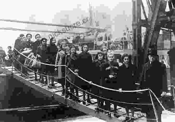 A Vintage Photograph Of A Jewish Family Arriving At A London Port. Jacob S Cane: A Jewish Family S Journey From The Four Lands Of Lithuania To The Ports Of London And Baltimore A Memoir In Five Generations